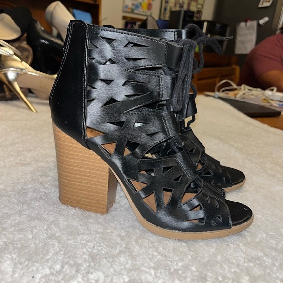 Qupid Leatherette Peep Toe Tie Heeled Bootie - Picture 4 of 12